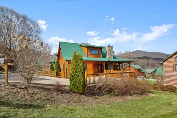 24 Bonus Ct, Maggie Valley, NC — listing photo by Pavlov Photo