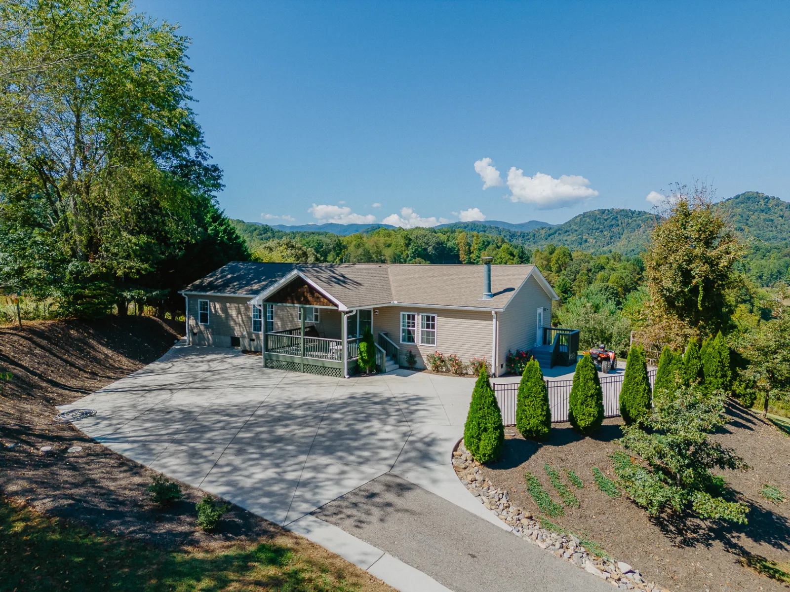 103 Paddington Court, Leicester, NC 28748 real estate photography