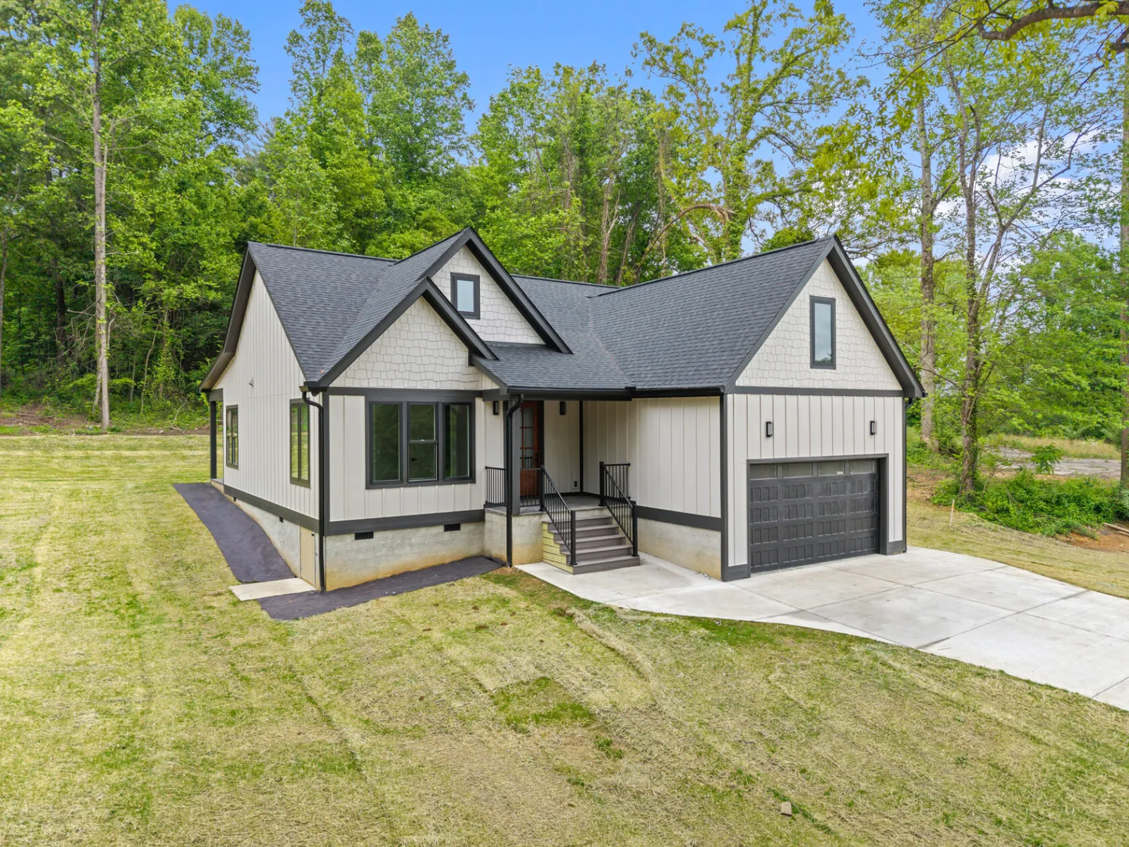 137 Halford Dr, Hendersonville, NC 28792 real estate photography