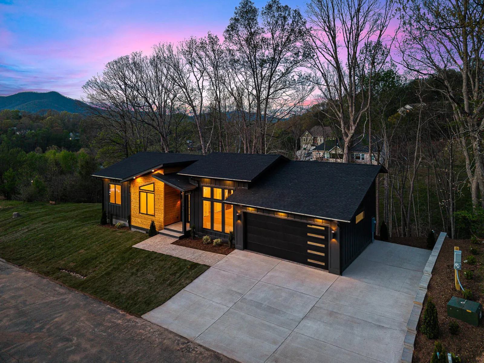 28 Lauren Ln, Candler, NC real estate photography